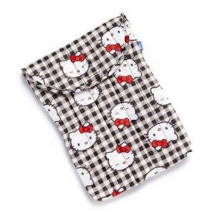 Black Hello Kitty Hello Kitty x Baggu 50th Anniversary Puffy Laptop Sleeve (Black Gingham) | CA_HK82830