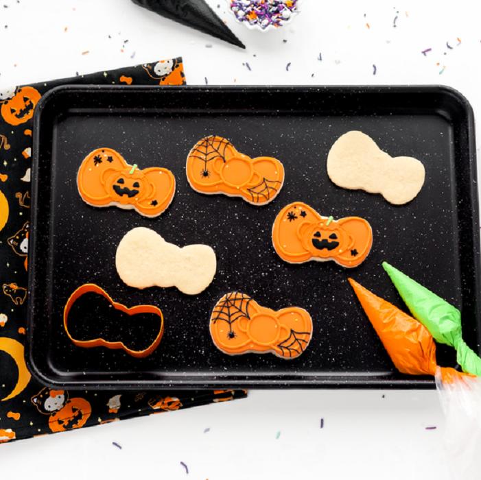 Orange Hello Kitty Hello Kitty Spooky Cookie Cutter Set with Spatula | CA_HK29498