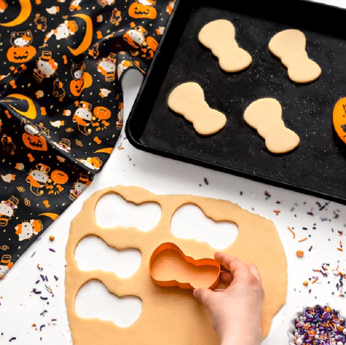 Orange Hello Kitty Hello Kitty Spooky Cookie Cutter Set with Spatula | CA_HK29498